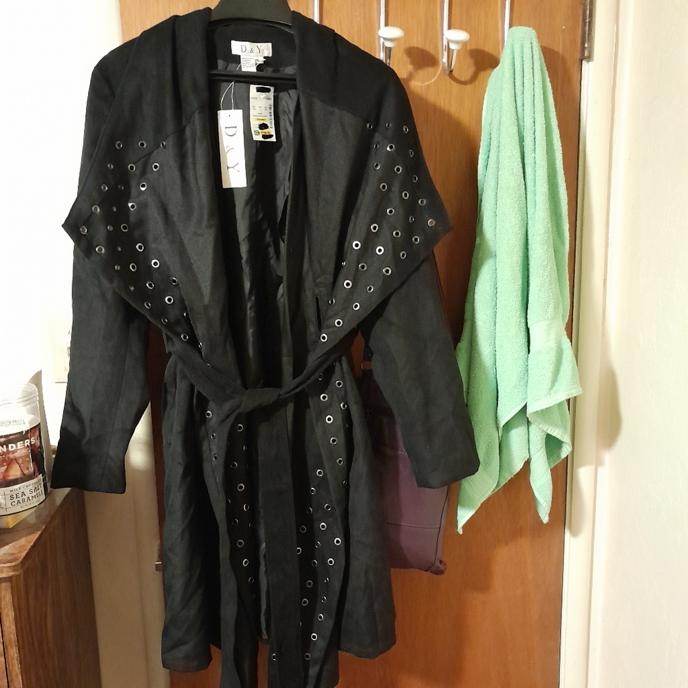 D & Y brand Belted Wrap Coat sz Lg NWT